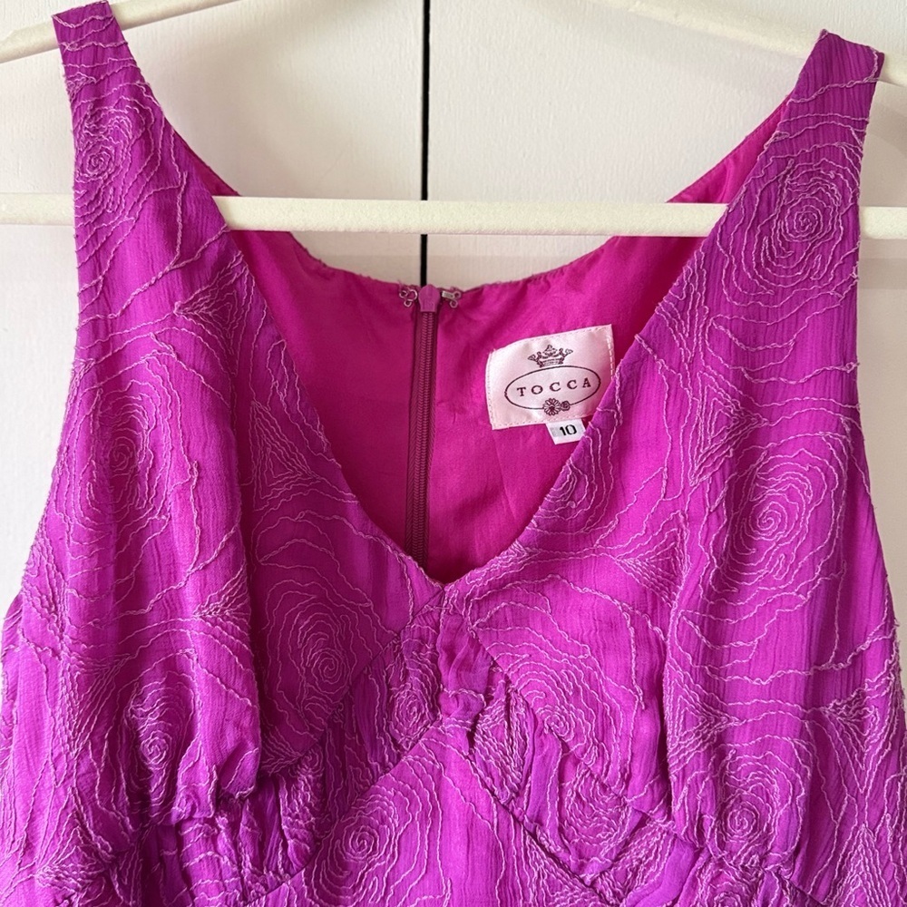 NWOT Beautiful Vintage 100% Silk Tocca Dark Pink Embroidered Dress Size 10 - Picture 3 of 9